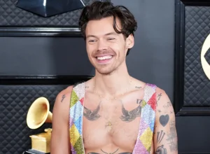 harry-styles-provoca-fas-com-gravacao-que-indica-album-a-caminho
