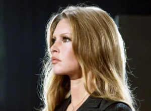 brigitte-bardot-comparou-gravidez-a-tumor-e-manteve-relacao-conturbada-com-filho