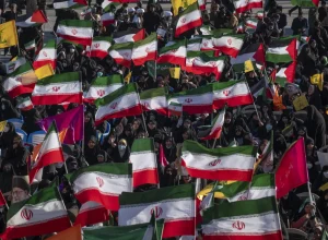 regime-iraniano-promete-resposta-firme-contra-protestos-no-pais