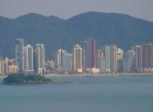 chuvas-alagam-balneario-camboriu;-defesa-civil-de-sc-emite-alerta