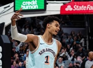 wembanyama-sofre-hiperextensao-no-joelho,-mas-minimiza-lesao-nos-spurs