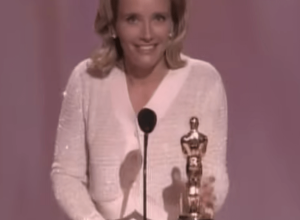 emma-thompson-recorda-oscar-por-seu-roteiro-em-“razao-e-sensibilidade”