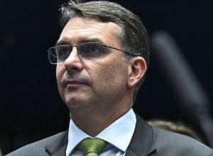 pl-quer-flavio-bolsonaro-mais-acessivel-em-2026