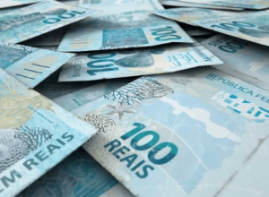 especialista:-aumento-do-salario-minimo-nao-e-problema,-e-o-que-se-deriva