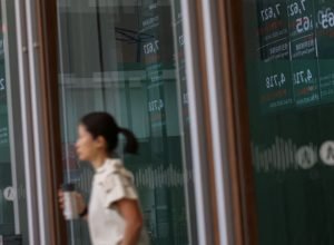 acoes-de-hong-kong-comecam-2026-em-alta-com-avanco-do-setor-de-tecnologia