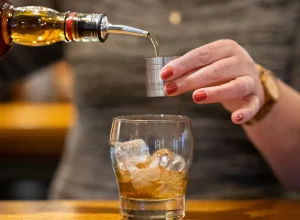 homem-morre-na-bahia-apos-ser-internado-com-intoxicacao-por-bebida-com-metanol