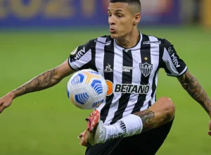 fluminense-tira-o-lateral-guilherme-arana-do-atletico-mg-e-ainda-sonha-com-hulk