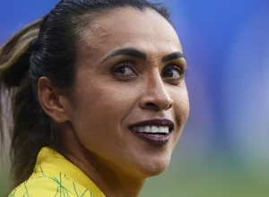 marta-se-casa-com-ex-jogadora-americana-carrie-lawrence