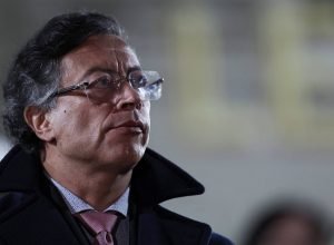 petro-diz-que-‘pegara-em-armas’-diante-de-ameacas-de-trump-a-colombia