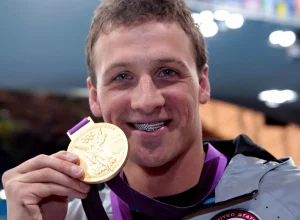 ex-nadador-dos-eua-que-fez-falsa-denuncia-de-roubo-no-rj-vende-medalhas-olimpicas-em-leilao