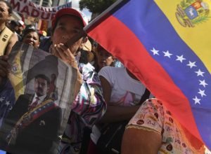 apoiadores-de-maduro-saem-as-ruas-em-caracas-durante-posse-de-rodriguez
