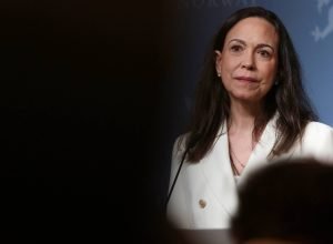 opositora-maria-corina-promete-voltar-a-venezuela-‘o-mais-rapido-possivel’