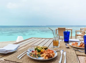 comer-na-praia:-alerta-sobre-os-riscos-invisiveis-dos-alimentos-no-calor