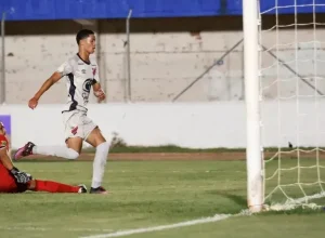 athletico-pr-tem-jogador-expulso,-mas-vence-marica-e-vira-lider-na-copinha
