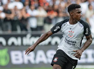 corinthians-e-internacional-avancam-por-emprestimo-de-felix-torres