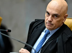 moraes-anula-sindicancia-sobre-atendimento-a-bolsonaro-e-manda-pf-ouvir-presidente-do-cfm