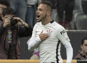 indefinicao-e-salario-fazem-atletico-bater-corinthians-e-acertar-com-maycon
