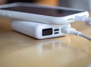 carregadores-falsos-atrapalham-a-carga-do-celular?-entenda