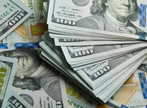 dolar-fecha-estavel-e-bolsa-avanca-com-geopolitica-e-dados-dos-eua-em-foco