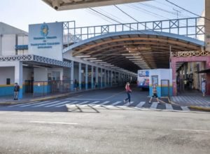 passageira-flagra-homem-fotografando-suas-partes-intimas-em-onibus