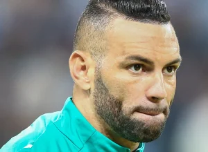 gremio-tenta-contornar-insatisfacao-do-palmeiras-por-acordo-com-weverton