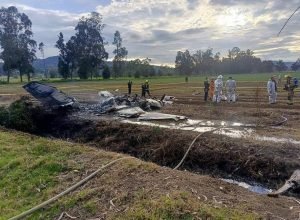 seis-pessoas-morrem-em-acidente-aereo-na-colombia,-incluindo-cantor-popular