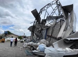 cidade-do-parana-e-atingida-por-ventos-fortes-de-ate-180-km/h