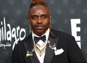 brian-tyree-henry-homenageia-wagner-moura-apos-vitoria-no-globo-de-ouro