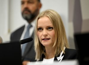 cpi-do-inss-quer-ouvir-ministra-do-stm-por-receber-r$-700-mil-de-empresa-ligada-a-careca-do-inss