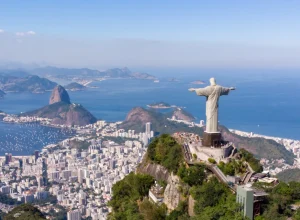 turismo-deve-bater-recorde-na-alta-temporada-de-verao-com-impulso-estrangeiro,-preve-cnc