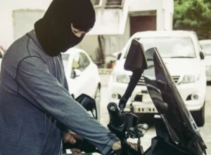 ladroes-em-motos-aterrorizam-vila-madalena-e-inibem-ate-passeios-com-caes