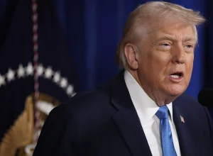 trump-ameaca-usar-forcas-armadas-contra-protestos-anti-ice-em-minneapolis