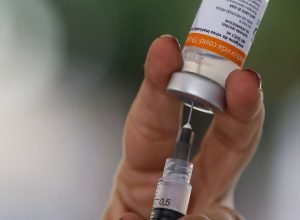 ha-5-anos,-brasil-aplicava-primeiras-doses-de-vacina-contra-a-covid-19