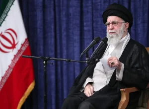 khamenei-culpa-trump-pelos-mortos-no-ira-e-eua-ameacam