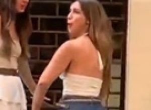 advogada-argentina-diz-ofensas-racistas-e-imita-macaco-em-bar-no-rio