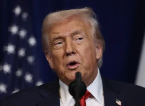 eua-deixa-aviso-em-portugues:-“se-roubar,-trump-vai-te-mandar-de-volta”