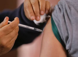 vacina-contra-a-dengue-comeca-a-ser-aplicada-neste-fim-de-semana-em-3-municipios