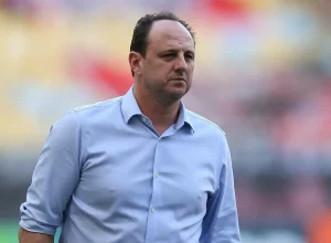 atacante-diz-como-ligacao-de-rogerio-ceni-mudou-rumo-da-carreira