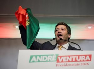 ultradireitista-lidera-votacao-de-portugueses-no-brasil;-ele-enfrentara-socialista-no-2o-turno