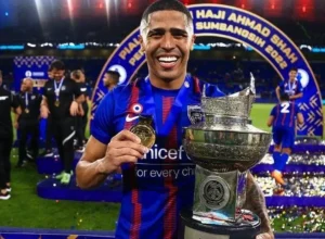 ex-gremio-foi-comprado-a-preco-de-relogio-por-principe-e-e-‘rei’-na-asia