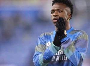 vini-jr-recebe-apoio-de-mbappe-apos-ser-vaiado-pela-torcida-do-real