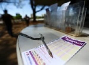 lotofacil-sorteia-premio-estimado-em-r$-1,8-milhao;-confira-numeros