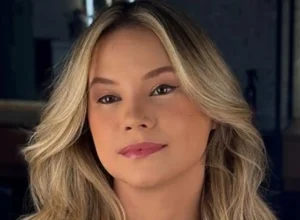 jornalista-flavia-bacelar-morre-aos-31-anos,-apos-cancer-agressivo