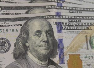 dolar-sobe-para-r$-5,22-em-dia-de-turbulencia-internacional