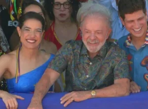 lula-acompanha-desfile-no-recife-ao-lado-do-prefeito-joao-campos-e-da-governadora-raquel-lyra