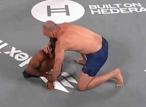 peso-pesado-brasileiro-finaliza-lutador-sem-pernas-em-evento-de-mma-nos-eua