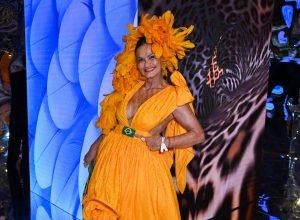 o-povo-pede-muito-e-eu-vou-voltar-ao-carnaval,-diz-magda-cotrofe-no-baile-do-copa