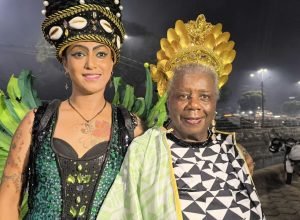 conceicao-evaristo-celebra-“escrevivencia”-na-avenida-ao-ser-homenageada