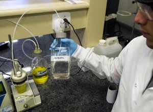 carnaval:-metanol-em-bebidas-liga-sinal-de-alerta-nos-estados