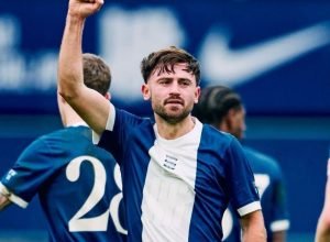 lucas-perri-brilha,-leeds-elimina-birmingham-e-segue-na-copa-da-inglaterra